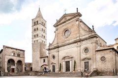 Cattedrale-di-San-Lorenzo-e-Ingresso-al-Museo-Colle-del-Duomo-1024x683